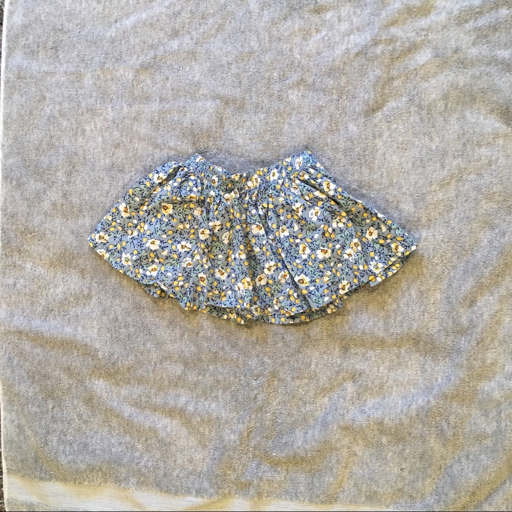 Osh Kosh B’gosh skirt size: 6-9 mos